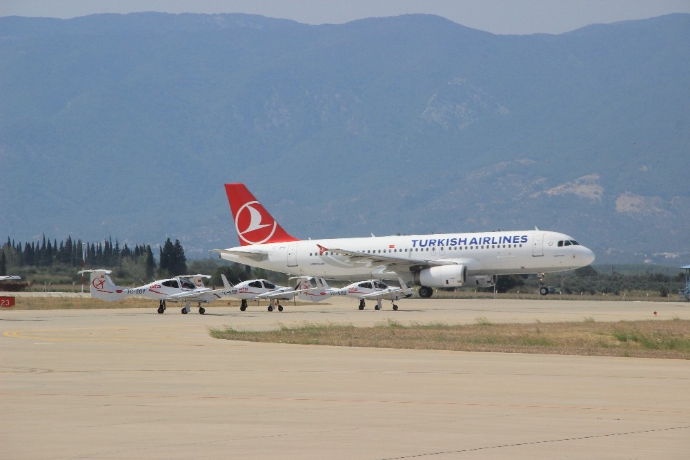 Koca Seyit Havalimanı’ndan 22 bin 165 uçak iniş kalkış yaptı 