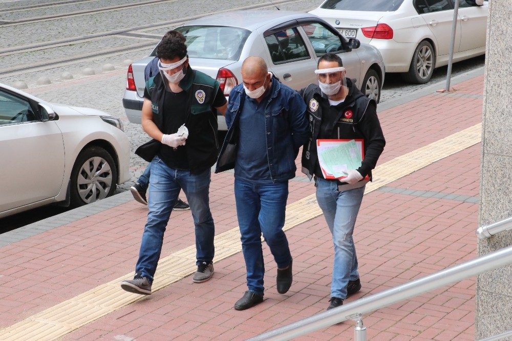 Kocaeli 155 kilo eroinle yakalanan tır sürücüsü adliyeye sevk edildi 