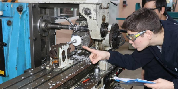 Kocaeli ilimizde! Bu liseden çıkanlar dünya devi TCG Anadolu, İHA, Bayraktar SİHA üretecek!