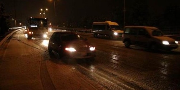 Kocaeli - İstanbul karayolu kapandı