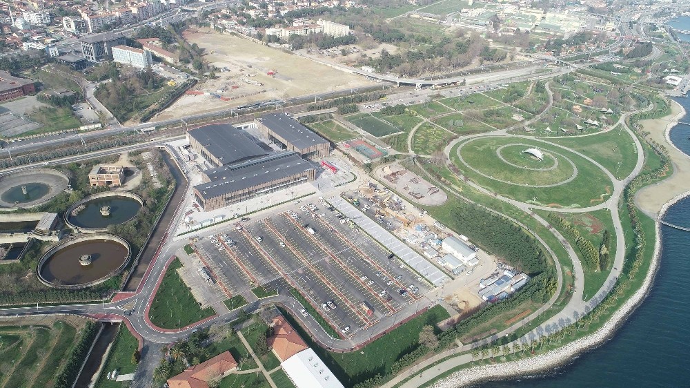 Kocaeli Kongre Merkezi’nin çevresi yeşillendirildi 