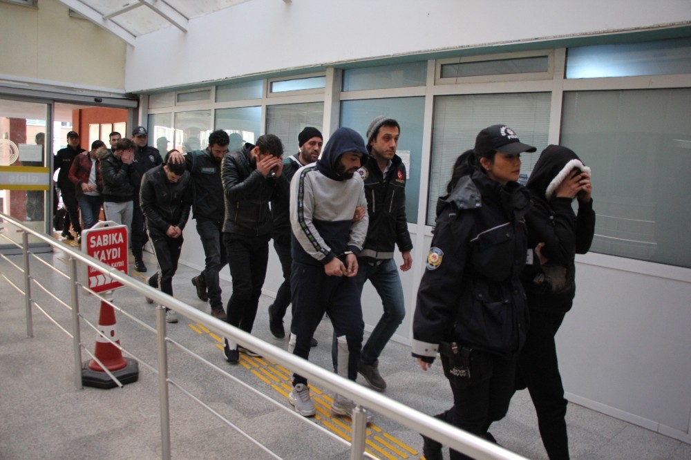 Kocaeli polisinden uyuşturucu tacirlerine darbe: 20 gözaltı 