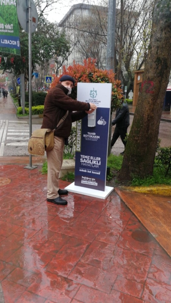 Kocaeli’de 100 noktaya el dezenfektanı konuldu 