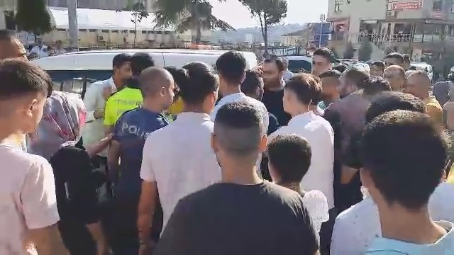 Kocaeli’de 2 grup arasında taşlı sopalı kavga: 3 yaralı 