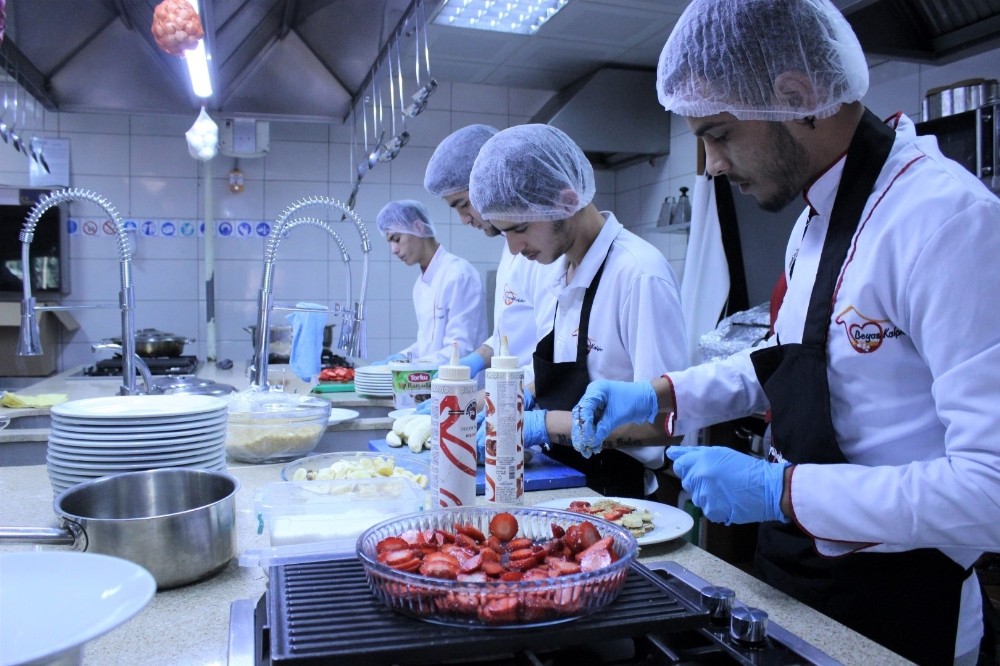 Kocaeli’de 25 öğrenciden örnek davranış 
