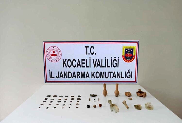 Kocaeli’de 48 adet tarihi eseri satmaya çalışan şahıs gözaltına alındı 
