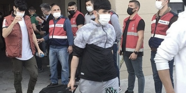  Kocaeli'de 76 düzensiz göçmen sınır dışı edildi