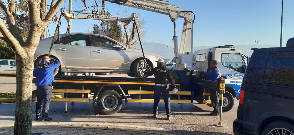 Kocaeli’de araçla kaldırım işgaline geçit verilmiyor 