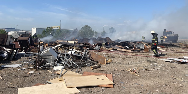 Kocaeli'de atık malzeme yangını