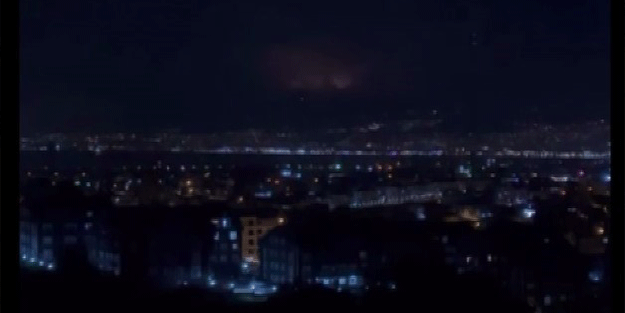 Kocaeli'de elektrik fırtınası geceyi aydınlattı