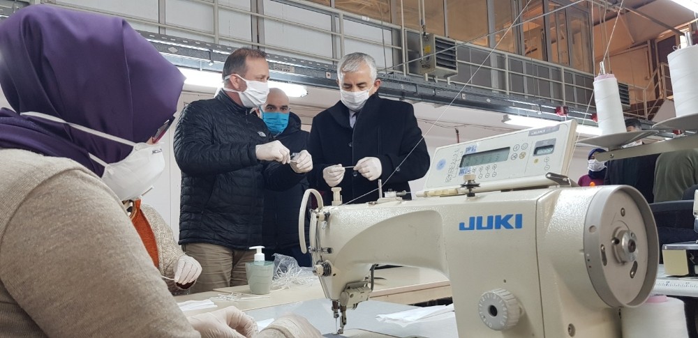 Kocaeli’de belediye üretimhaneleri günlük 17 bin maske üretiyor 