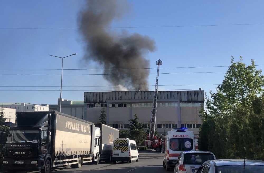 Kocaeli’de bir tekstil fabrikasında yangın çıktı 