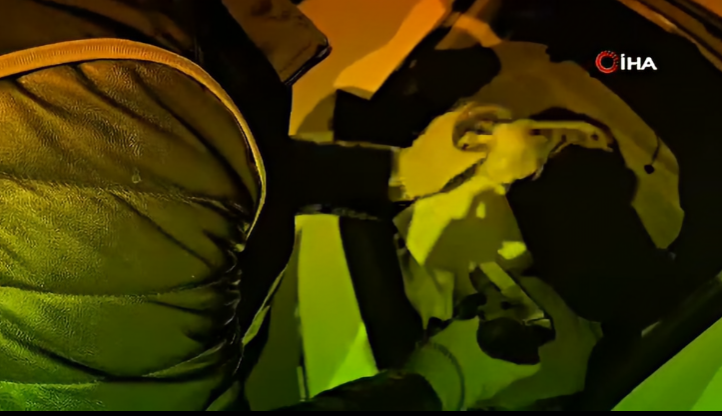 Kocaeli'de büyük operasyon! Araçlarda yüzlerce ruhsatsız tabanca ele geçirildi