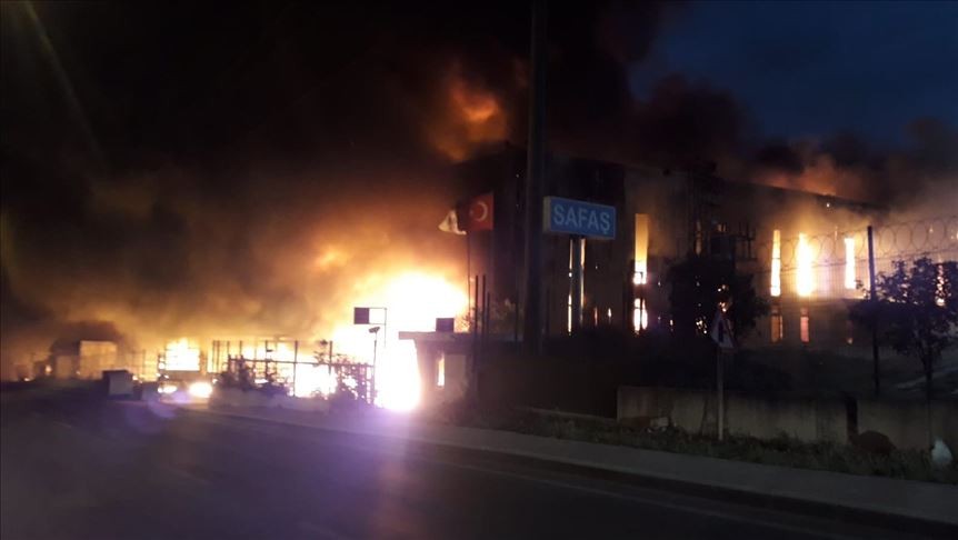 Kocaeli'de fabrika yangını söndürüldü