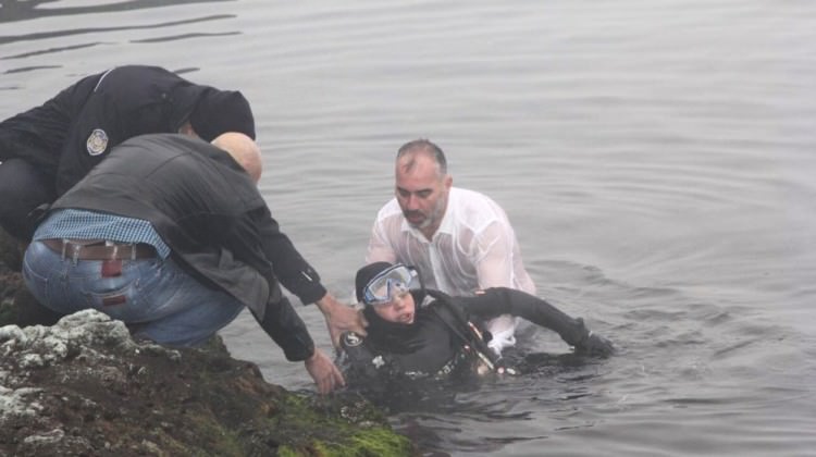 Kocaeli'de dalgıcı boğulmaktan belediye başkanı kurtardı