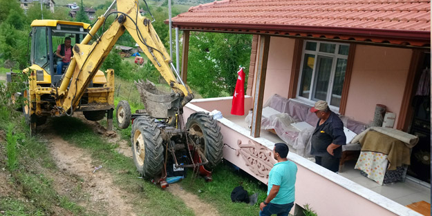 Kocaeli'de devrilen traktörün sürücüsü öldü
