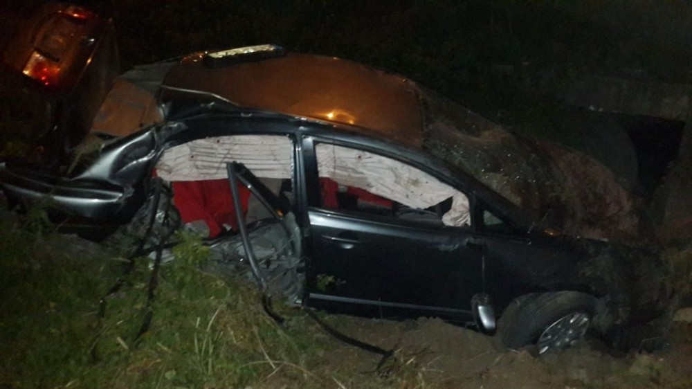 Kocaeli’de ehliyetsiz gencin gezintisi kötü bitti: 1’i ağır 4 yaralı 
