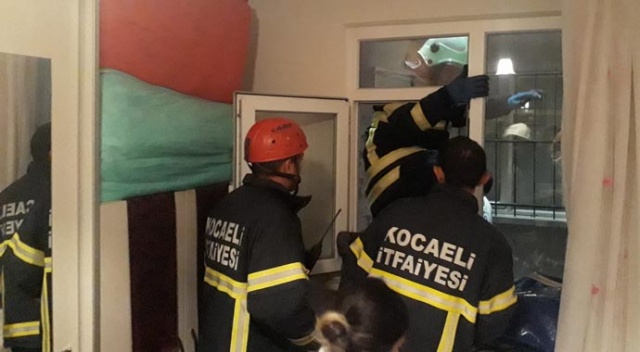 Kocaeli’de evine gelen icra memurlarını görünce 6. kattan aşağı atladı