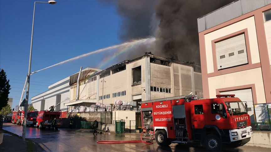 Kocaeli'de fabrika yangını
