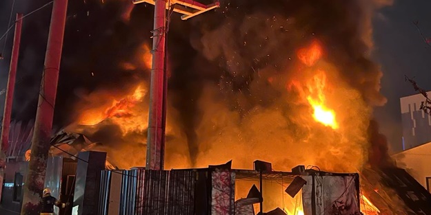 Kocaeli'de fabrika yangını! Patlamalar yaşandı
