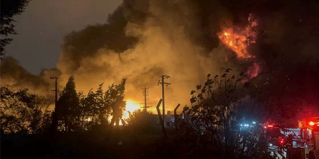 Kocaeli'de geceyi aydınlatan yangın