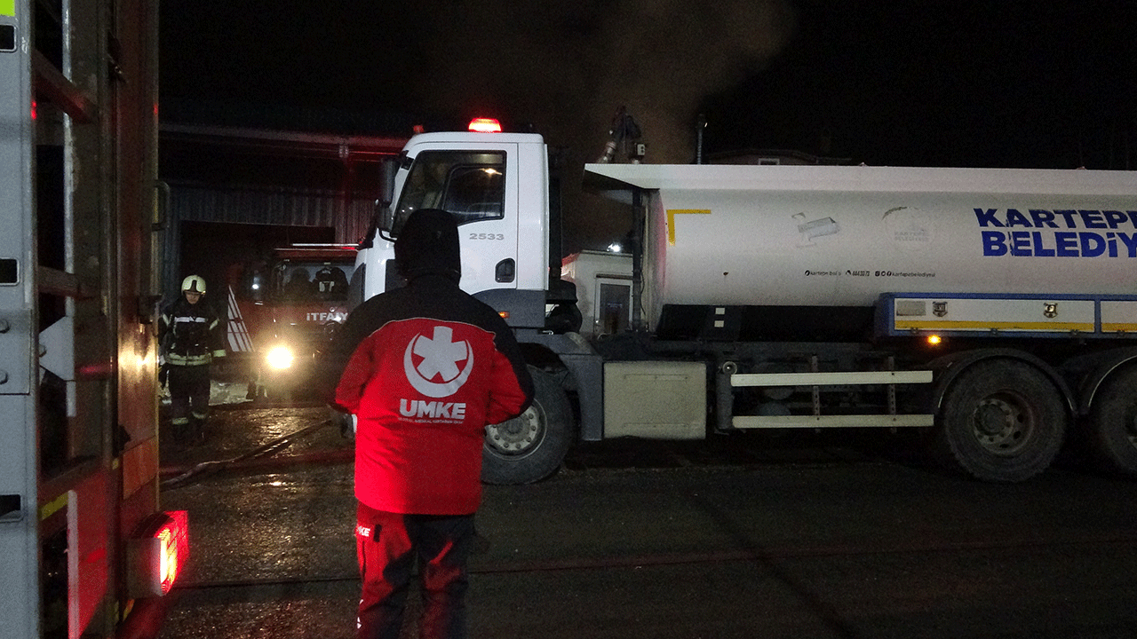 Kocaeli’de geri dönüşüm tesisinde yangın! Ekipler seferber oldu