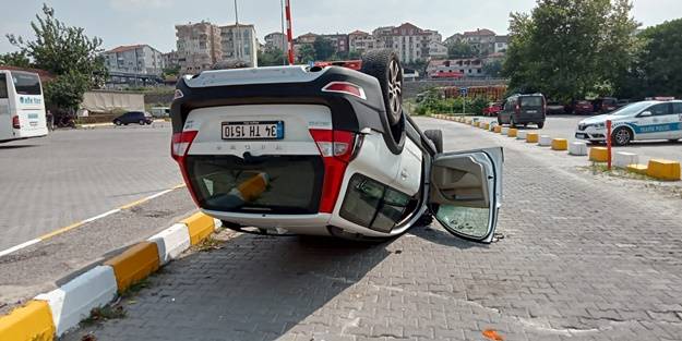 Kocaeli'de iki otomobil birbirine girdi: 4 yaralı