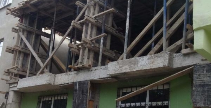 Kocaeli'de inşaattan düşen işçi öldü