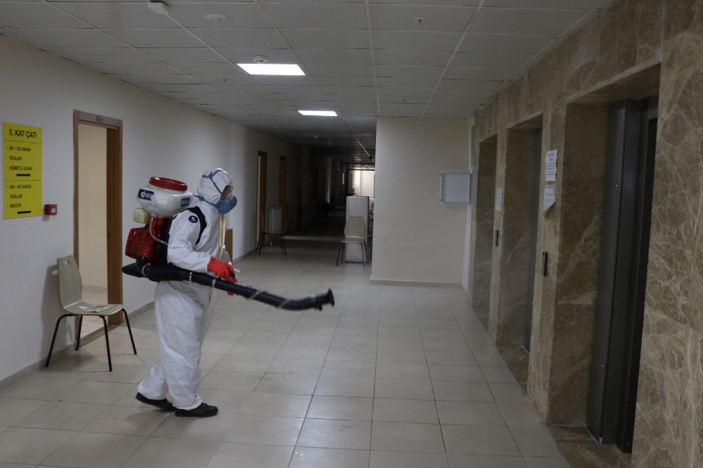 Kocaeli’de karantina yurtları dezenfekte ediliyor 