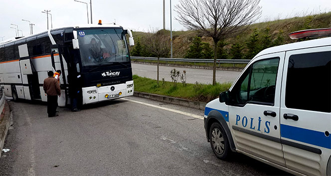 Kocaeli'de kaza yapan çalıntı otobüs, polisi alarma geçirdi