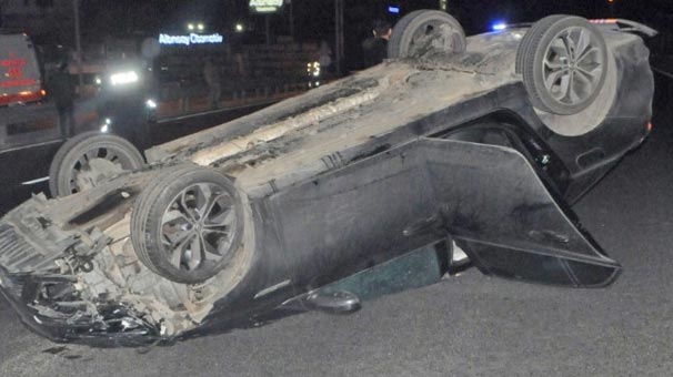 Kocaeli'de kaza yapan sürücü otomobilini terk etti