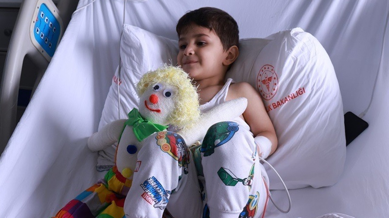 Kocaeli'de kursiyerlerden hastanede tedavi gören çocuklara anlamlı hediye