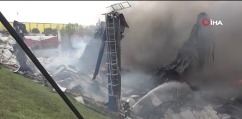 Kocaeli’de lojistik deposunda çıkan yangın 8 saate kontrol altına alındı