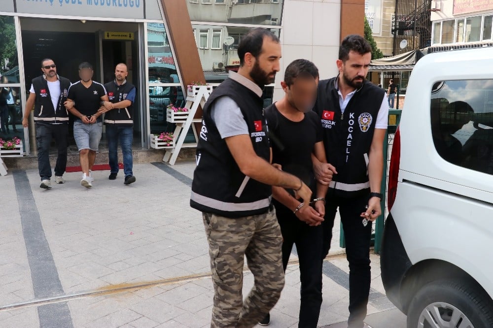 Kocaeli’de marketten 40 bin TL’lik sigara ve kuru yemiş çalan 3 şahıs yakalandı 