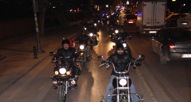 Kocaeli’de motosiklet tutkunlarından saygı turu