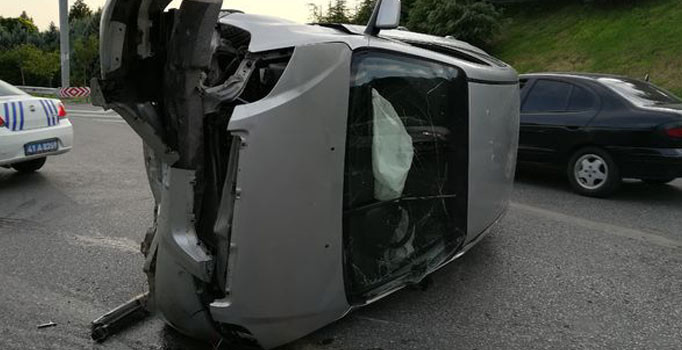 Kocaeli'de mucize kurtuluş! Takla atan araçtan burnu kanamadan çıktı