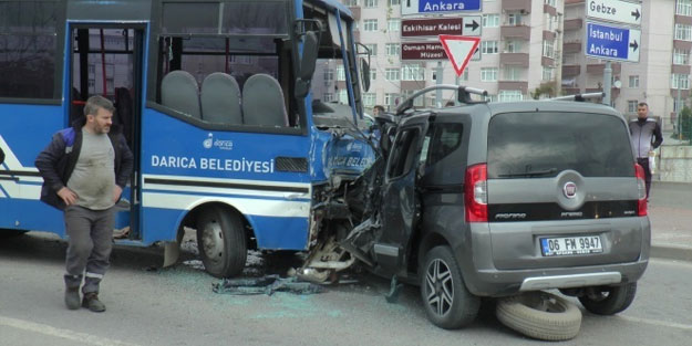 Kocaeli'de öğrencileri taşıyan minibüs kaza yaptı: Çok sayıda yaralı var