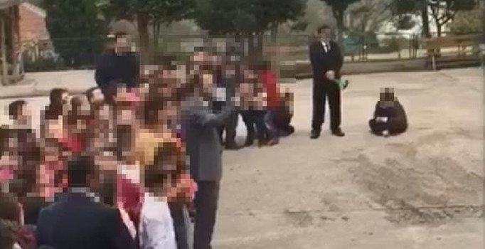 Kocaeli'de öğretmenler gününde utandıran olay! Soğukta öğrencisini betona oturttu