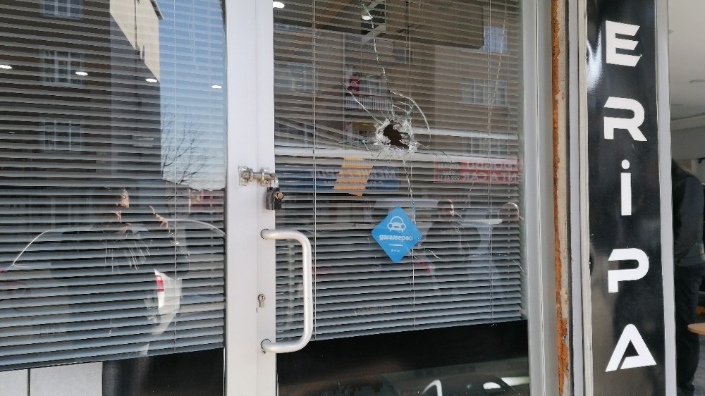 Kocaeli’de oto galeride silahlı çatışma: 2 gözaltı 