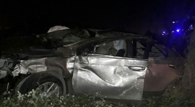 Kocaeli'de otomobil devrildi: 3 kişi yaralı
