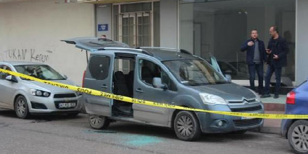 Kocaeli'de park halindeki araç kurşunladı