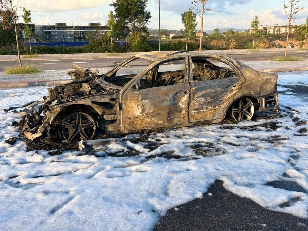 Kocaeli'de Şaşkınlık Veren Olay: Bulgar Plakalı Aracını Yaktı