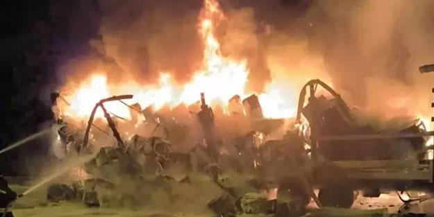 Kocaeli'de TEM'de beyaz eşya yüklü TIR yandı