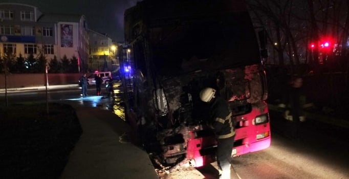 Kocaeli'de TIR alev alev yandı