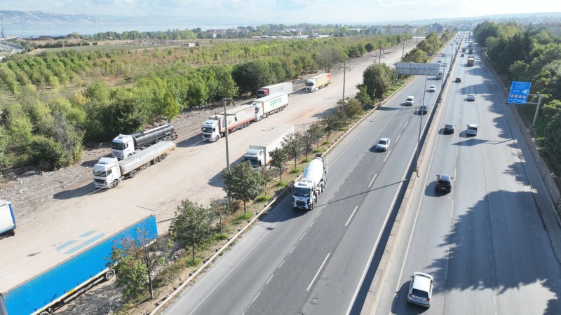 Kocaeli’de trafiğe nefes aldıran proje hız kesmiyor