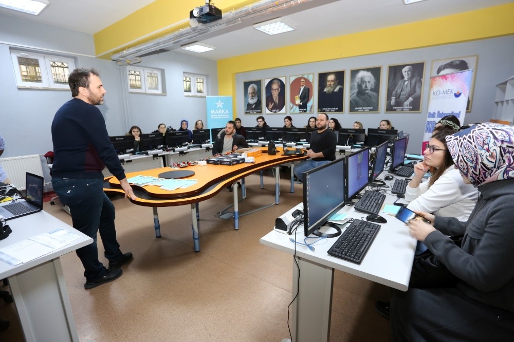 Kocaeli’de vatandaşlar ‘robotik kodlama’yı öğrenecek 
