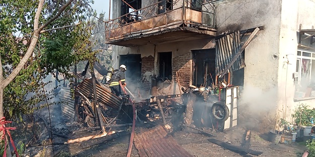 Kocaeli'de yangın! Kullanılamaz hale geldi