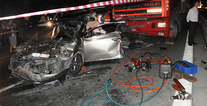 Kocaeli'de zincirleme trafik kazası: 1 ölü, 4 yaralı