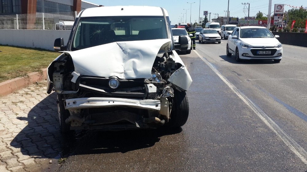 Kocaeli’de zincirleme trafik kazası: 3 yaralı 