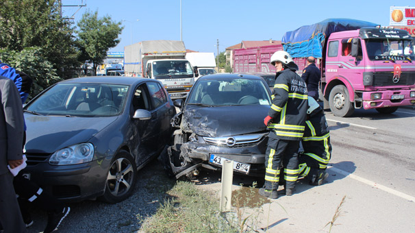 Kocaeli'de zincirleme trafik kazası 3 yaralı